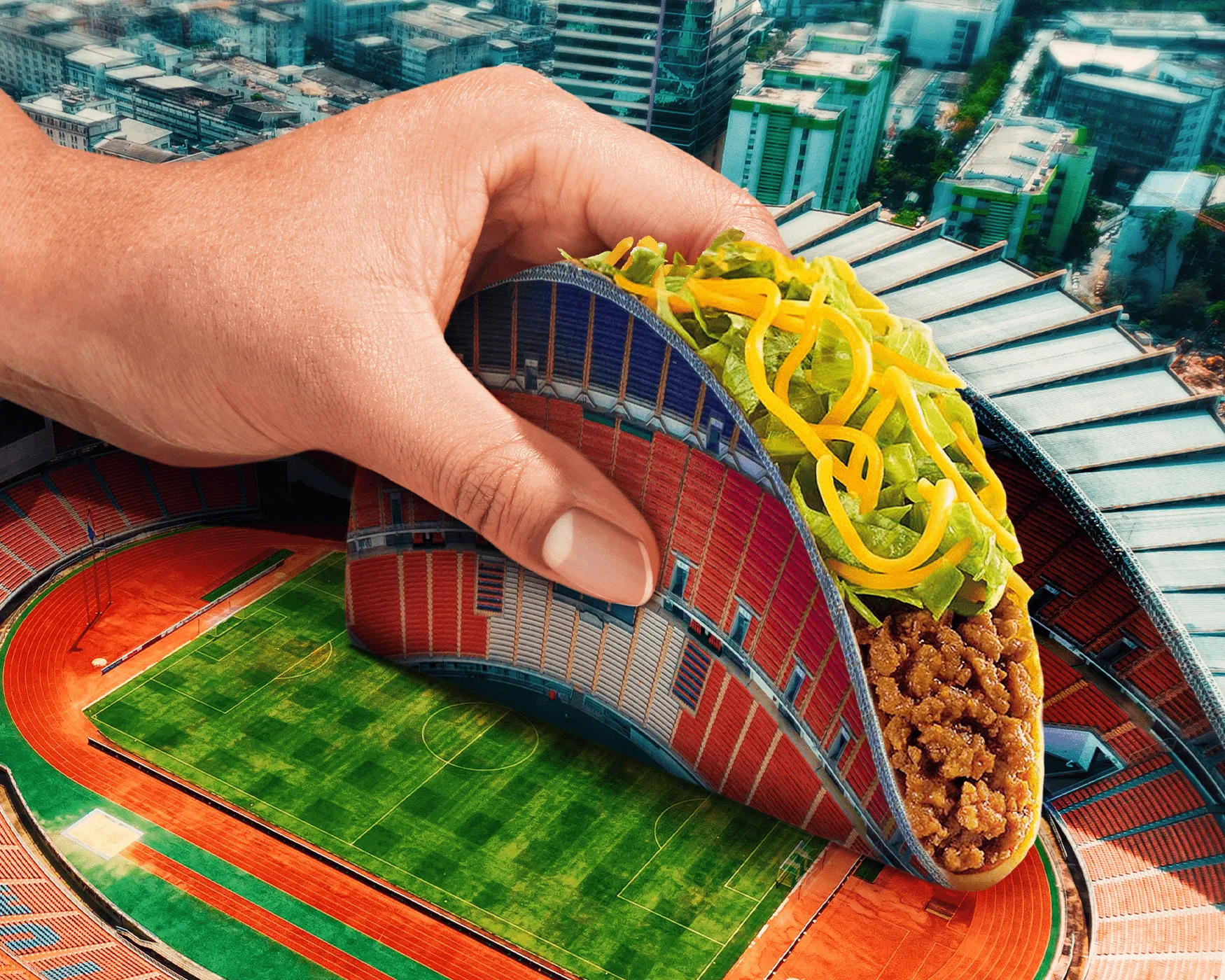 มือถือทาโก้ของ Taco Bell ที่เปลือกด้านหนึ่งเป็นอัฒจันทร์ของสนามราชมังคลากีฬาสถาน มีตัวเมืองอยู่ด้านหลัง